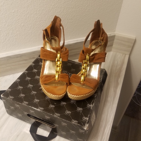 Shoes - Picture 3 of 4